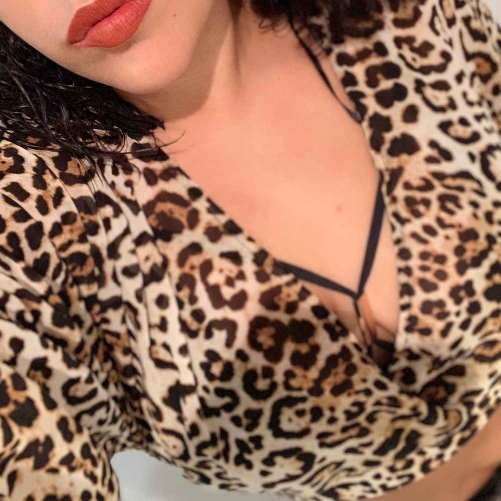 Leopard Print Wrap Top - Picture 4 of 4